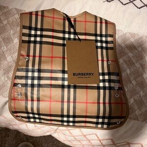 Burberry baby bib brand new
